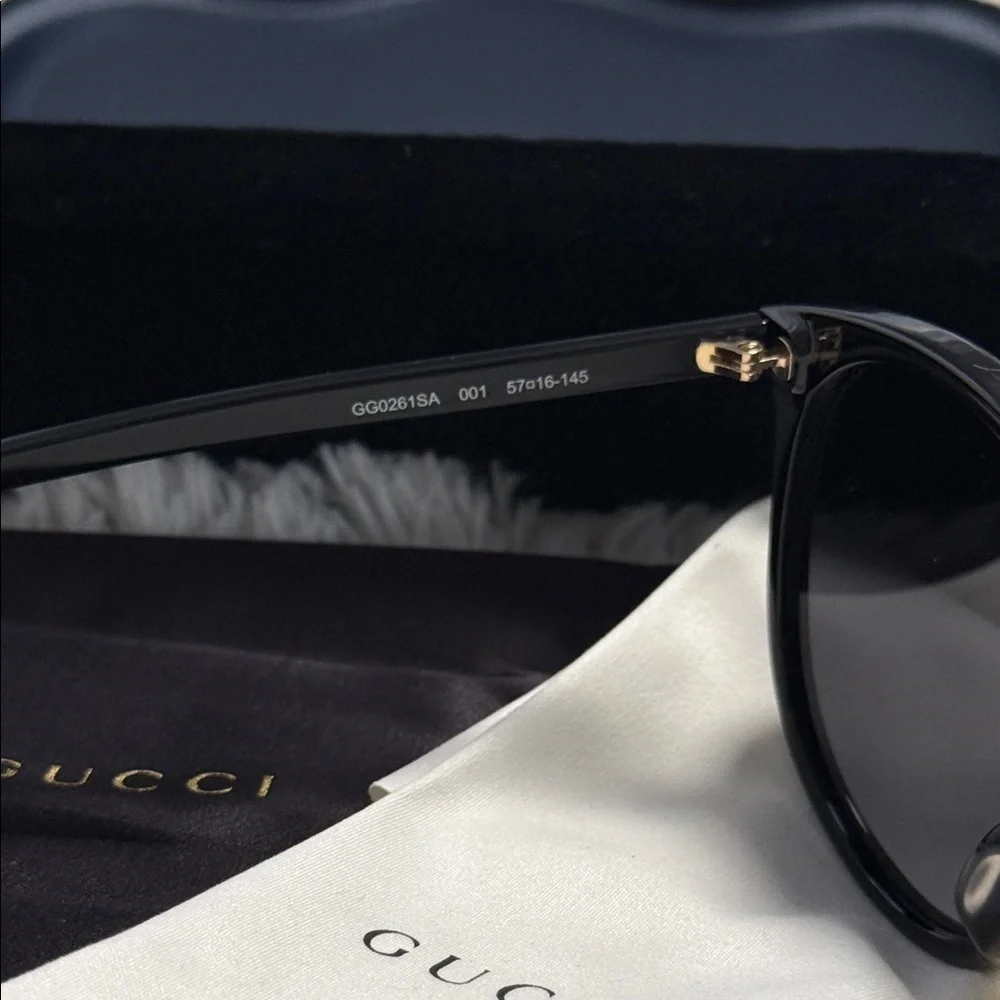 Gucci Black Round Sunglasses